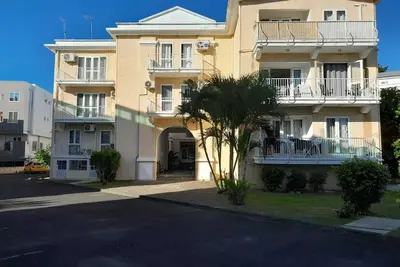 Image de Charming 2-bedroom apartment with Ac, WiFi in Flic en Flac, 2 minutes from beach