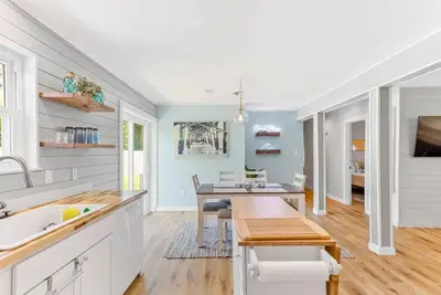 Image de Beach Please! Welcome to your beachy home away from home!