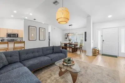 Image de Entire Home near Silver Springs Park and World Equestrian Center/ FirePit