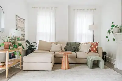 Image de Not Just a Rental - Real Home Vibes, Fast WiFi, 2br/2ba, Quiet, Walkable, King