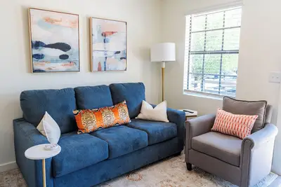 Image de Elegant Game Day Escape - Steps from the Stadium