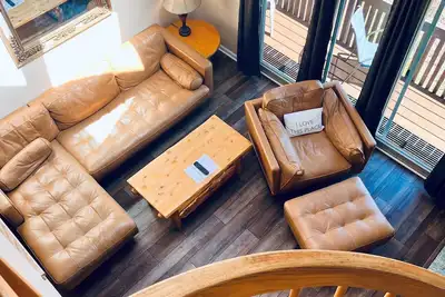 Image de Nordic Village | The Valley Loft – Renovated 2br w/ Fireplace