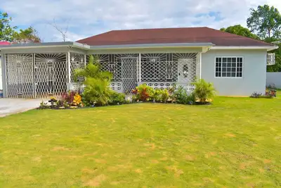 Image de Modern Recently Renovated Home in Coral Spring with WiFi, Ac. Relax and unwind