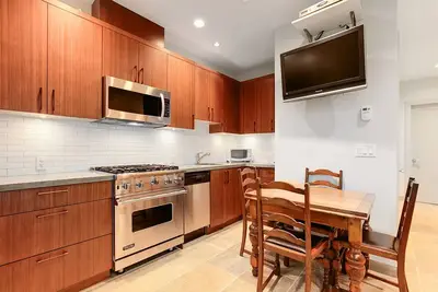 Image de Walk to Beach! Super cute 2 bedroom suite in Point Grey