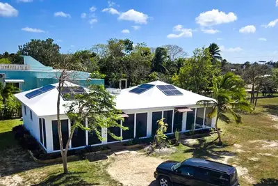 Image de Bay Front Eco-Cottage/2 units/Corozal with WiFi, Ac