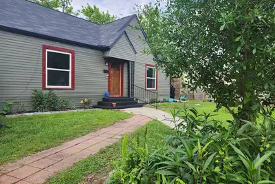 Image de Quaint 2/1 in Lindale Park w/ Free Eggs, quiet and convenient neighborhood