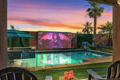 Image de Golf Simulator_Glamping_Outdoor movie_Game room