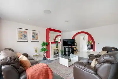 Image de Elegant 5-Bed Home w/ Garden & Parking - Slough