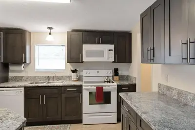 Image de Wec Favorite - Rare Private 20 Acre Gated Retreat - Steps from Wec