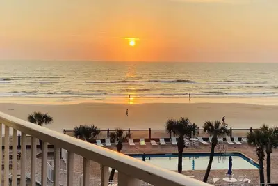 Image de Amazing Top Floor Ocean View King Bed in Daytona!