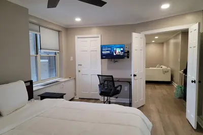 Image de 17g-2br/2b King/Queen Bed, Parking Walk2Mart, Downtown