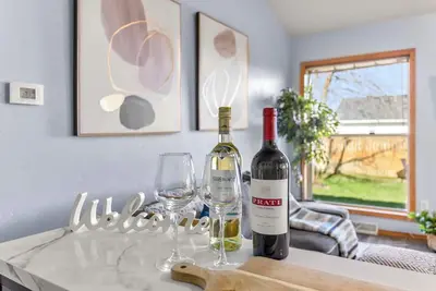 Image de Passion Place, warm and modern 3-bedroom, 2 Bath home in Oshkosh, Wi