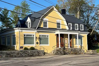 Historic 1898 Bank, 2025 Renovation! 6Bed/4Bath, Sleep 12, 2 Kitchens, Fire-pit.