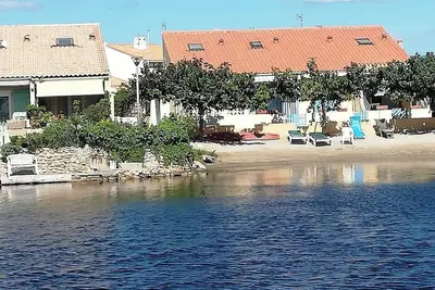 Image de Maison au bord de l'étang marin proche de la plage
