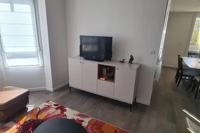 Image de Duplex très calme et lumineux en bordure de forêt à 15 mn à pied du centre