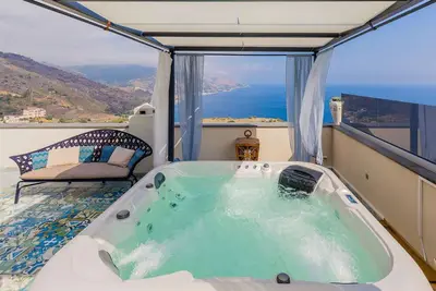 Image de Villa Theater in Taormina, charme with private pool just in front Isola Bella