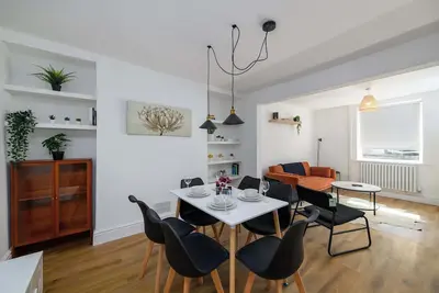 Image de Charming 3 Bedroom House Minutes from Bike Park