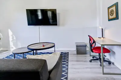 Image de 4br Family Home – Space & Comfort