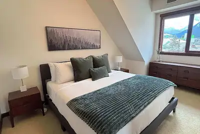 Image de The Lookout  Stylish Escape with Mountain Views