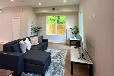 Image de Bright & Modern Houston Getaway | Gated Community Close to Everything