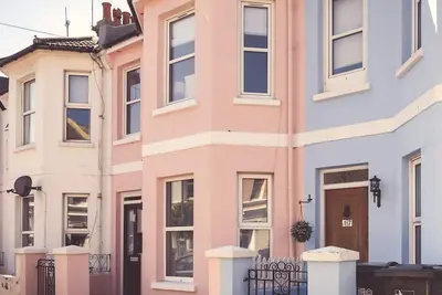 Image de The Pink House - chic holiday cottage in the heart of Eastbourne