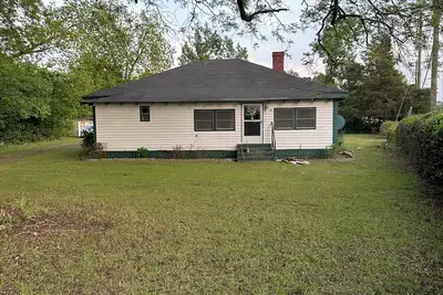 Image de 100 year old 3 br 2 bath house in center of downtown Lamar overlooks Main Street