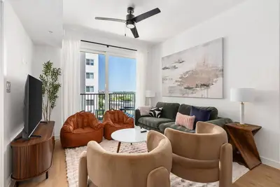 Image de Lodgeur | Trendy 3br w/ balcony | Energy Corridor