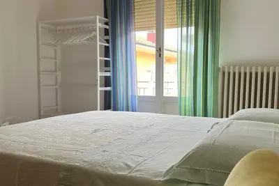 Image de Apartment 10 minutes from the Theater and the historic home of Gioacchino Rossini.