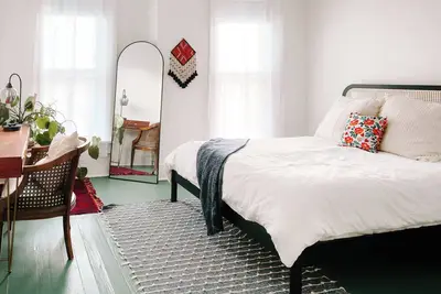 Image de Beautiful Historic Home, Modern Interior, 2br/1. 5ba, King Bed, Walk Downtown