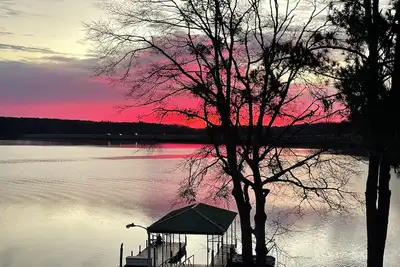Image de Beautiful Lake Keowee Flat minutes from Clemson University.