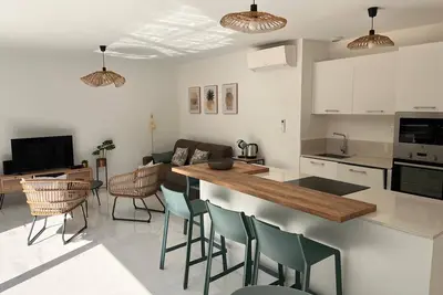 Image de Appartement récent Bonifacio, dans résidence privée, 10mn du port et des plages,