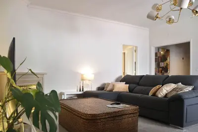 Image de Appartement confortable et lumineux de 100 m² (10 min city center)