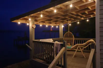 Image de Charming Vintage Lakefront Cottage on Seneca Lake