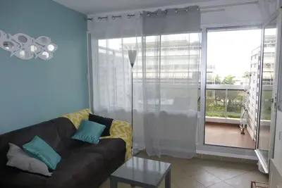 Image de Studio avec piscine très proche des plages et commerces