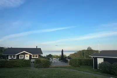 Image de Classic summerhouse with a panoramic oceanview