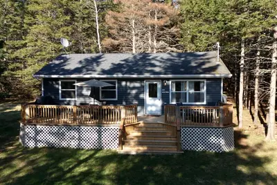 Image de Summer Twilight Cottage | Peaceful 2br Retreat with Office, Deck & Firepit