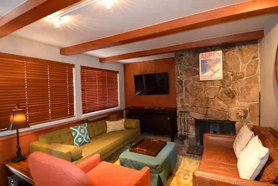 Image de Cosy 2-bedroom, 2 bath apartment in perfect Aspen with WiFi and parking