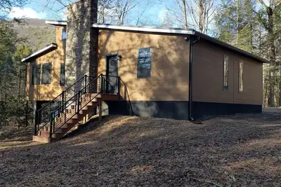 Image de Contemporary Mountain Gem- 20 mins to Williamsport- w/Creek Views- Sleeps 6