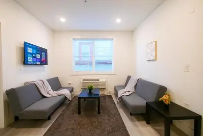 Image de New Modern Serenity-2br Retreat near New York City!