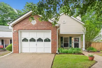 Image de Charming Cottage + Loft: <br> Home/Garage in Kennesaw