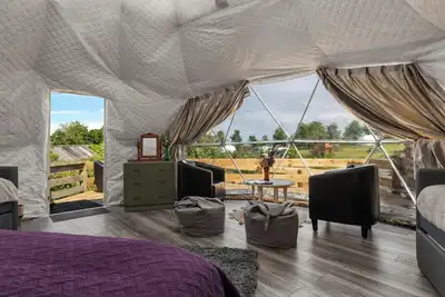 Image de Spacious Domes nestled in the heart of North Pembrokeshire. Glamping at its best