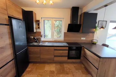 Image de Chic 3-bedroom apartment with WiFi, Ac in cool Kunje