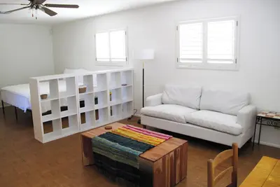 Image de Quail's Nest - Downtown Studio & Near U of A