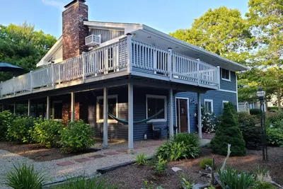Image de Newly renovated 3 bedroom home in Mashpee. Sleeps 6. Quiet green neighborhood
