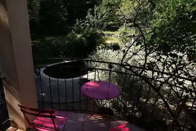 Image de Sérénité totale et moments de bonheur intime dans la nature de Méditerranée