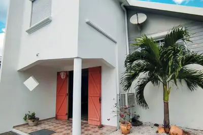 Image de Villa avec jacuzzi située sur une presqu'île privée.