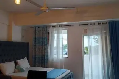 Image de 5 Minutes to the Beach Studio with Ac and WiFi in Mombasa