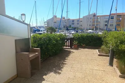Image de Rez de jardin rénové à 2 mn à pied de la plage