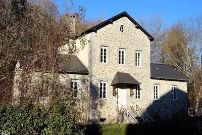 Image de Bâtisse de charme  en pierres  rénovée à 20 minutes de Pau (en Vallée d’Ossau).
