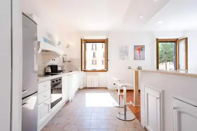 Image de Elegantis. it San Giovanni Suite - Chic Apartment with Bathtub Near Historic Cent